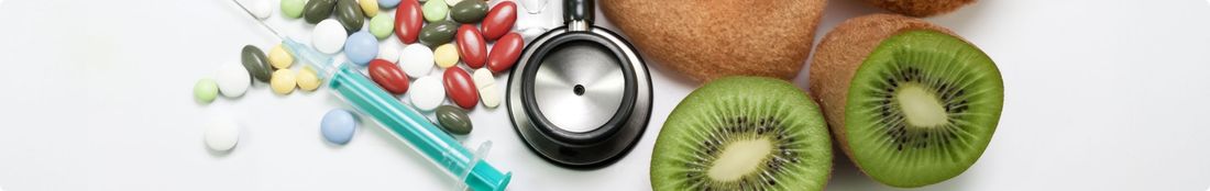 Pillen, Spritze, Stethoskop und Kiwis